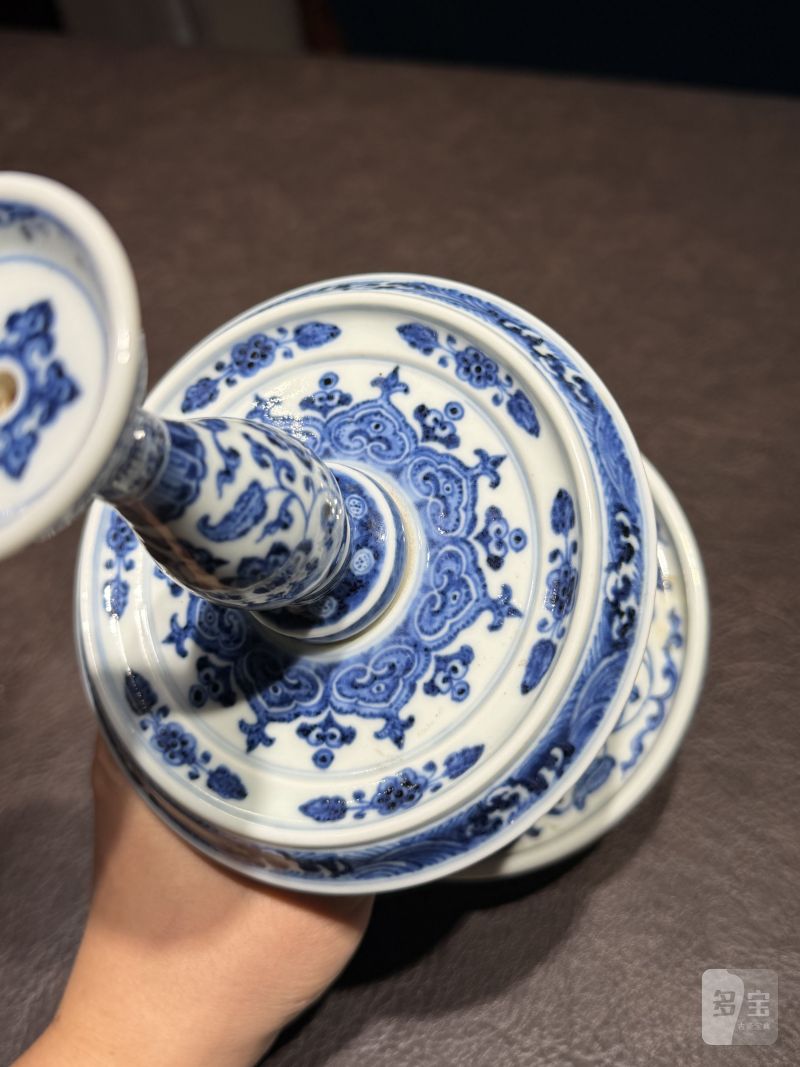 清乾隆 青花缠枝莲纹烛台 - 图13
